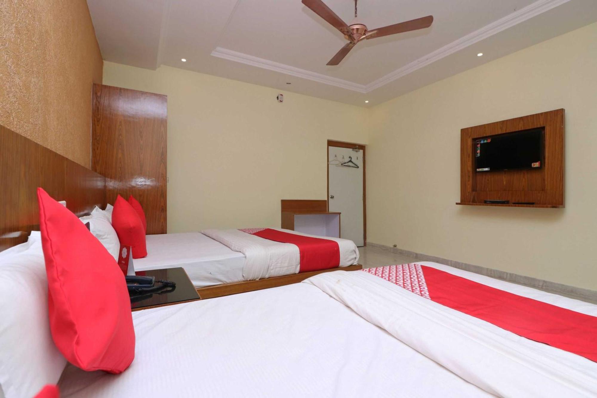 Hotel O G K Palace Bodh Gaya Ngoại thất bức ảnh