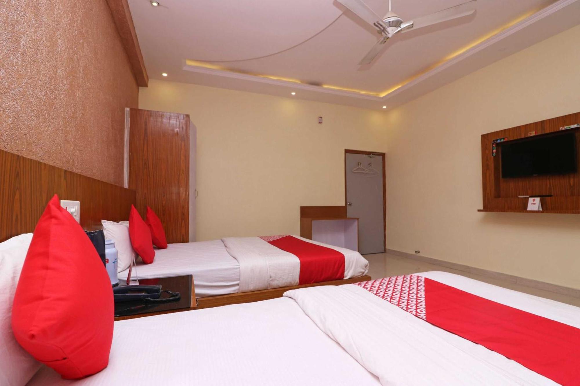 Hotel O G K Palace Bodh Gaya Ngoại thất bức ảnh