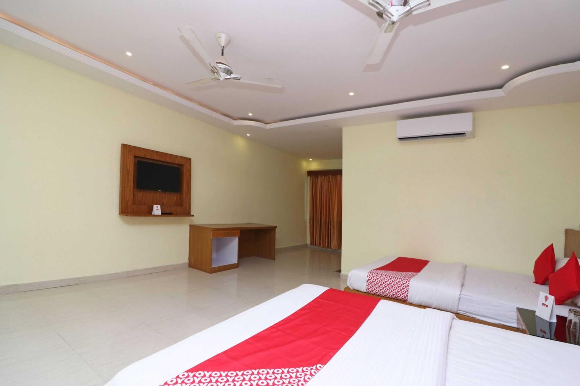 Hotel O G K Palace Bodh Gaya Ngoại thất bức ảnh