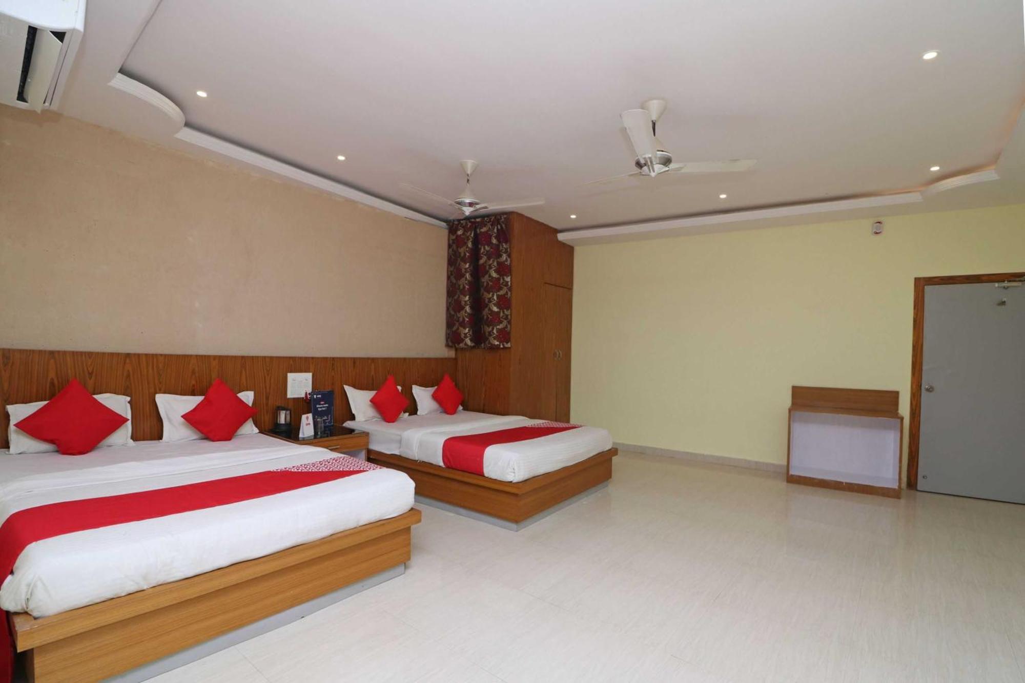 Hotel O G K Palace Bodh Gaya Ngoại thất bức ảnh